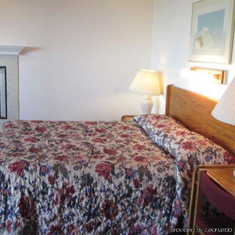 Cozy Cove Beachfront Resort Inn Линкън Сити Стая снимка