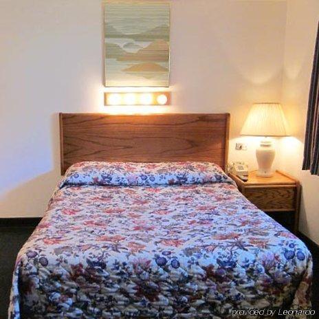 Cozy Cove Beachfront Resort Inn Линкън Сити Стая снимка
