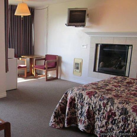 Cozy Cove Beachfront Resort Inn Линкън Сити Стая снимка