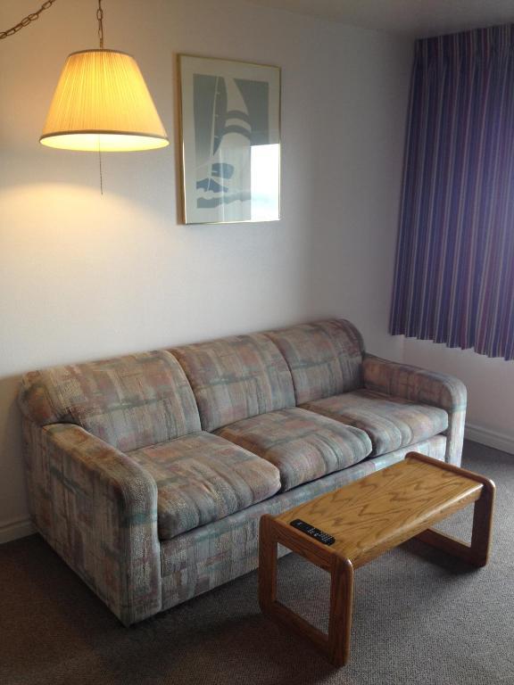 Cozy Cove Beachfront Resort Inn Линкън Сити Стая снимка