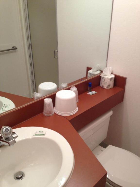 Cozy Cove Beachfront Resort Inn Линкън Сити Стая снимка