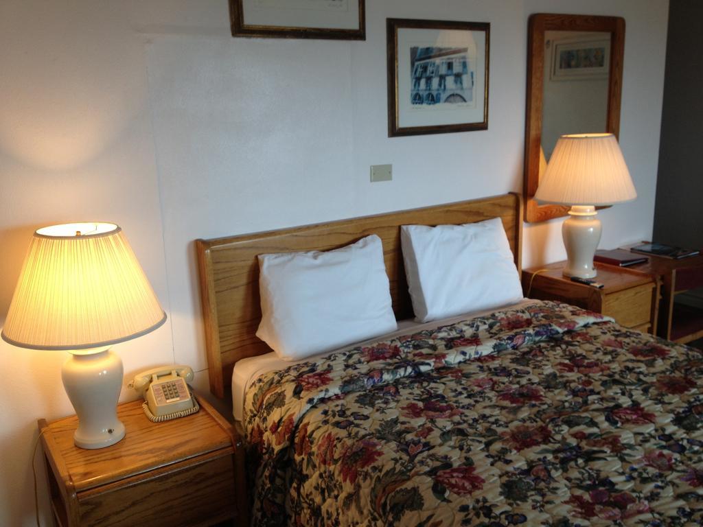 Cozy Cove Beachfront Resort Inn Линкън Сити Екстериор снимка